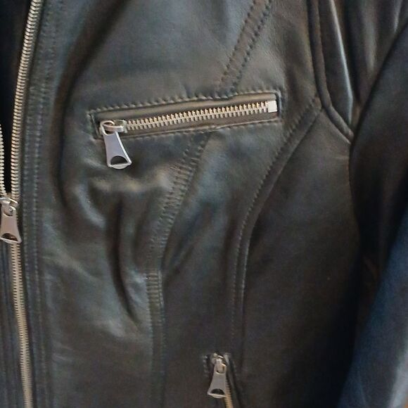 Andrew Marc  - Picture 5 of 9